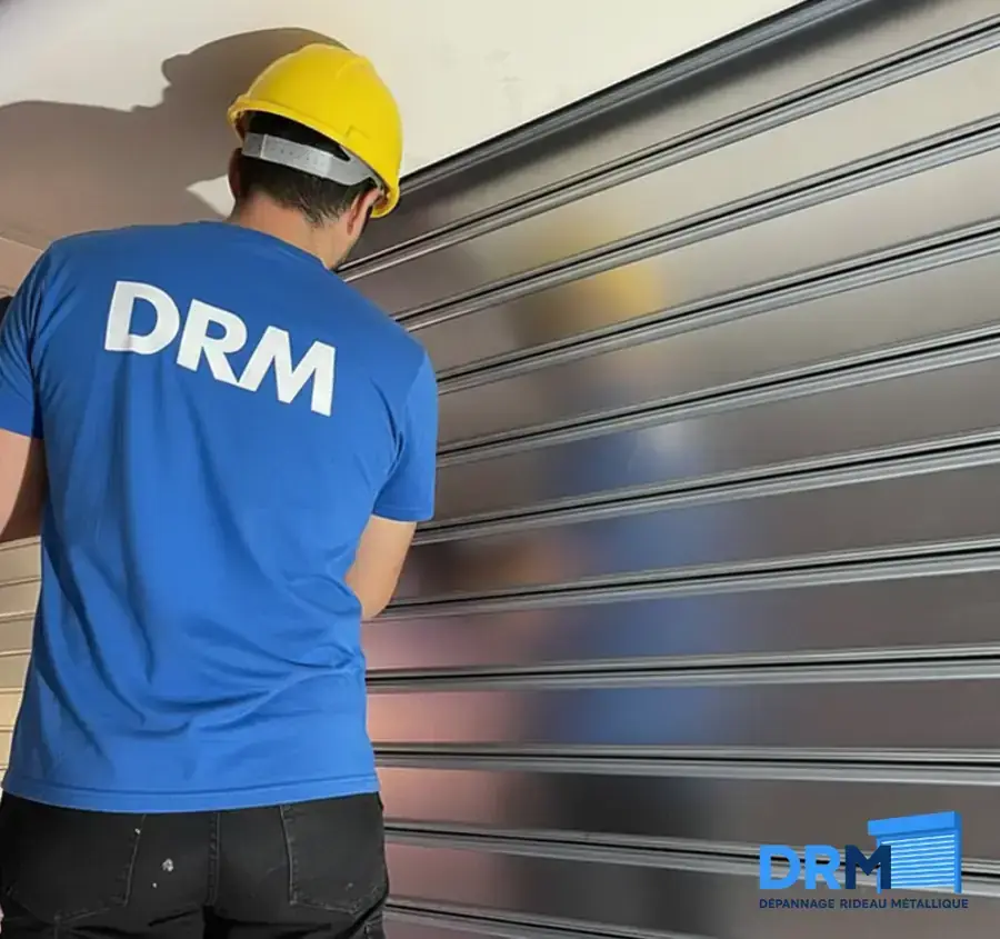 Techniciens DRM en intervention - Dépannage rideau métallique à France